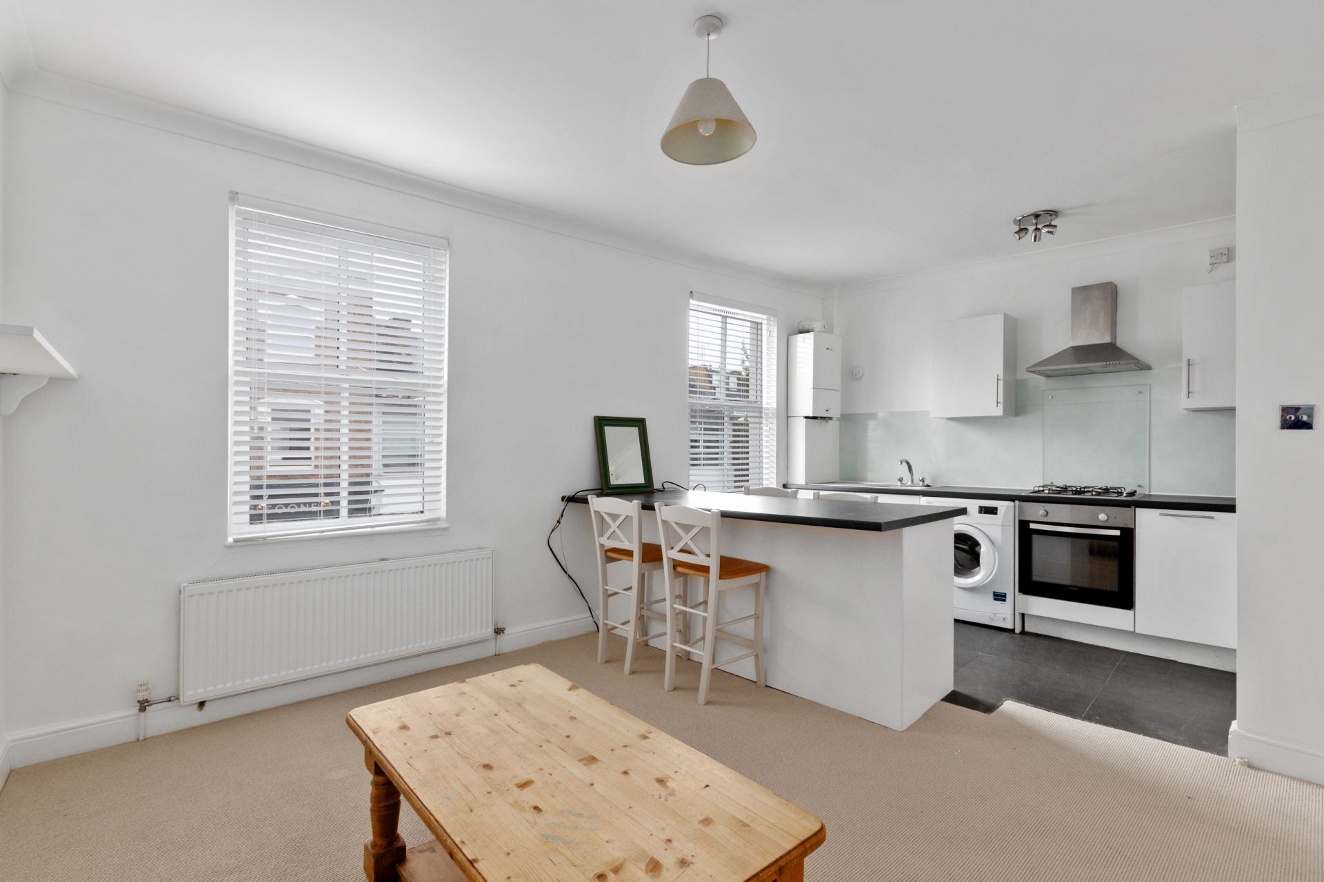 Flat Blythe Road in Greater London