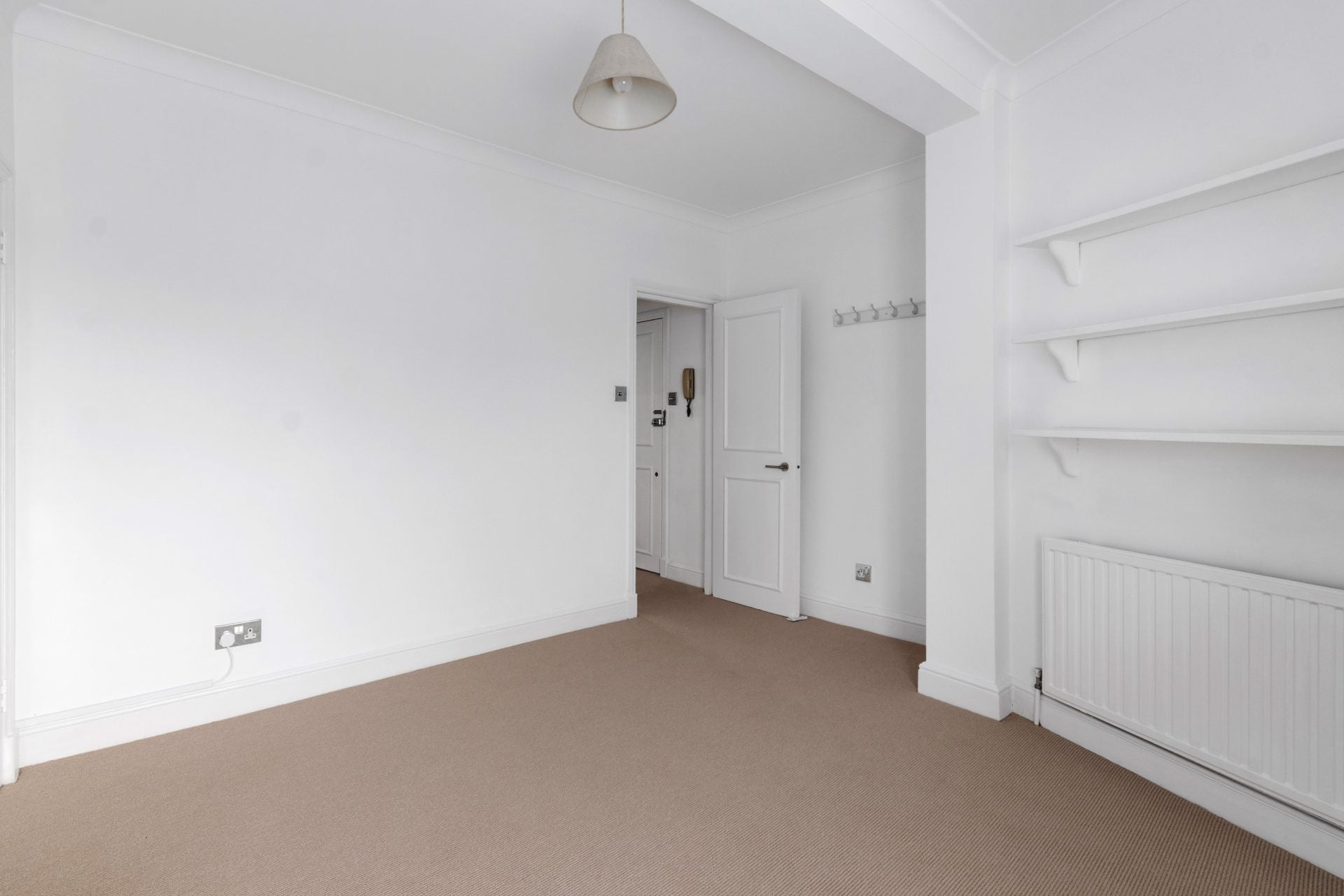 Flat Blythe Road in Greater London