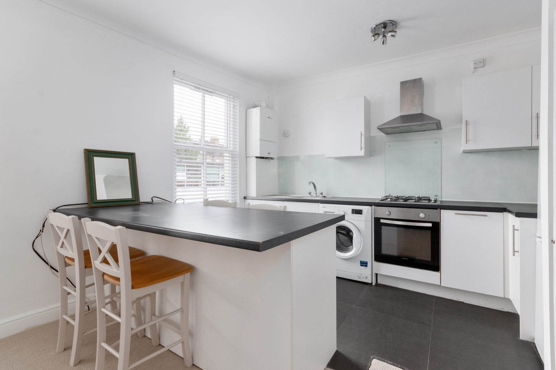 Flat Blythe Road in Greater London