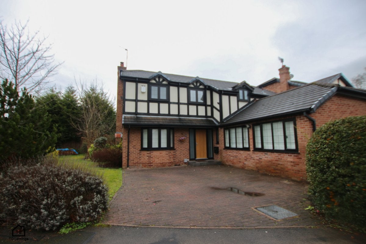 House Sunny Bank Road in Trafford