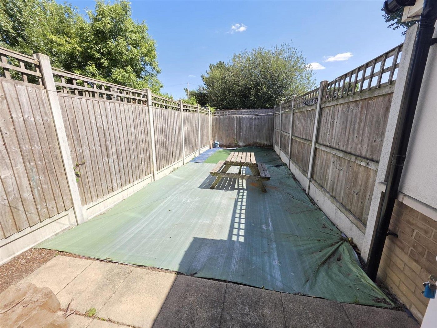 Flat Louisa Oakes Close in Greater London