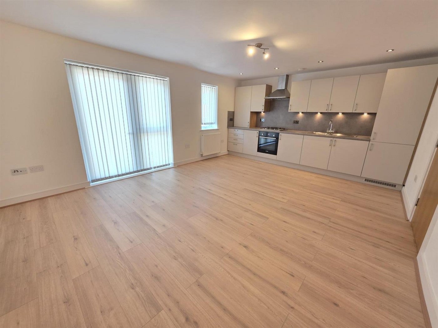 Flat Louisa Oakes Close in Greater London