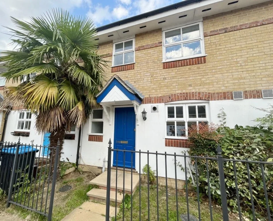 House Leigh Hunt Drive in Greater London