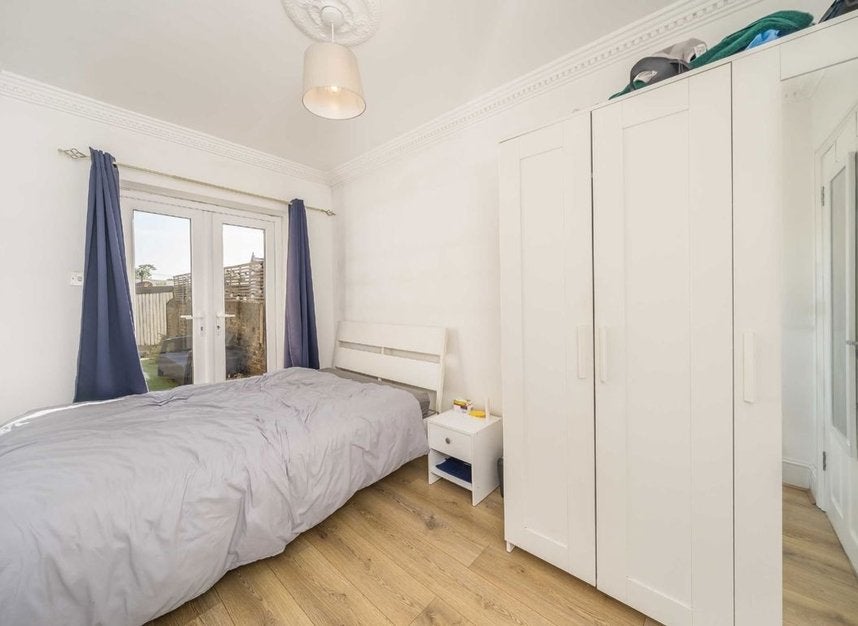 Flat Voltaire Road in Greater London