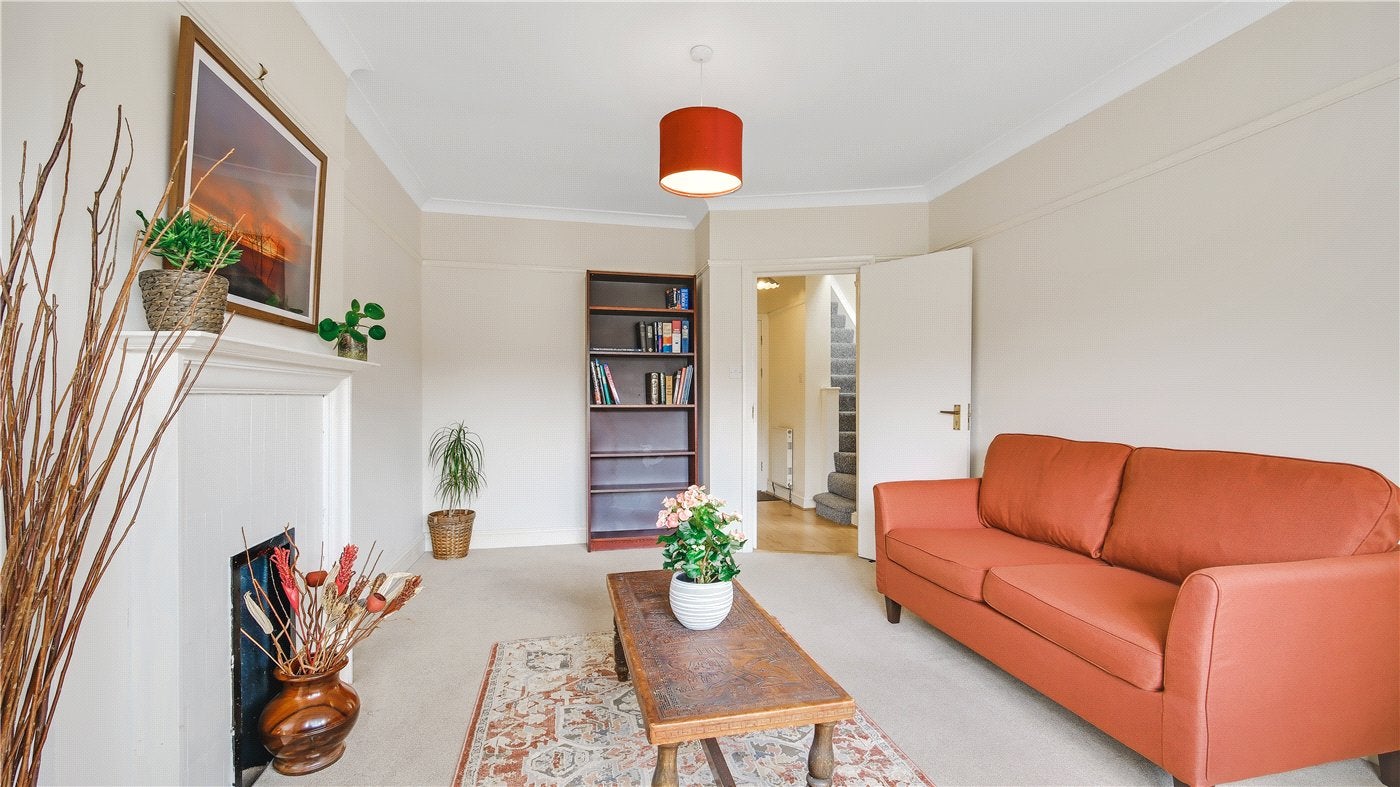 Flat Staverton Road in Greater London
