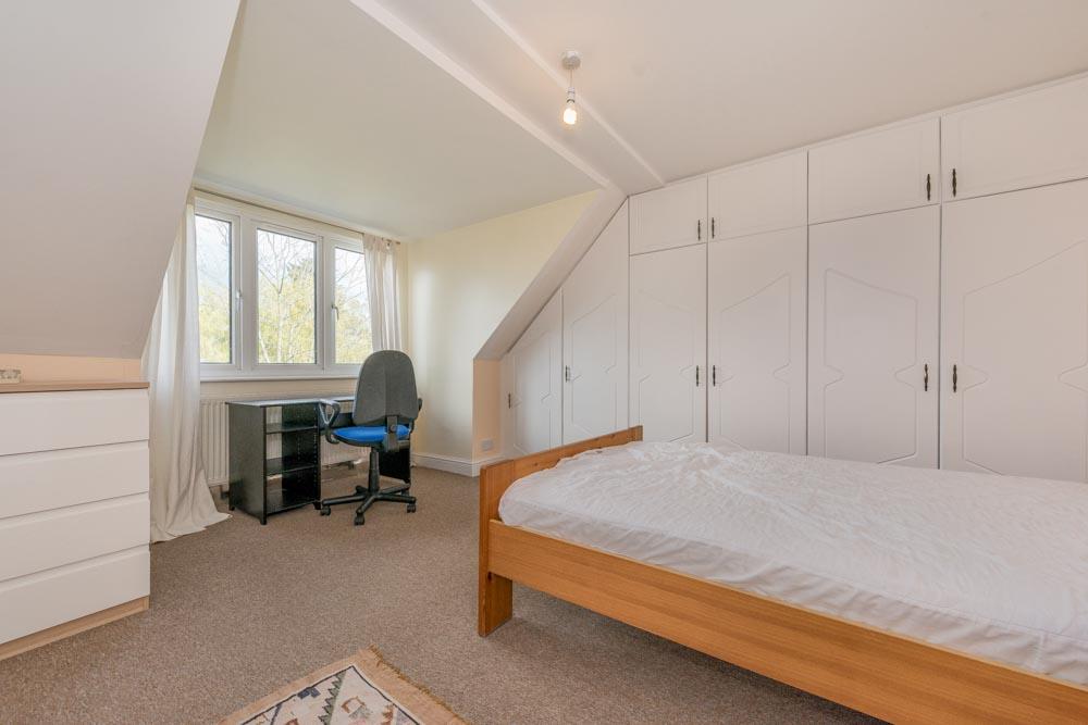 Flat Staverton Road in Greater London
