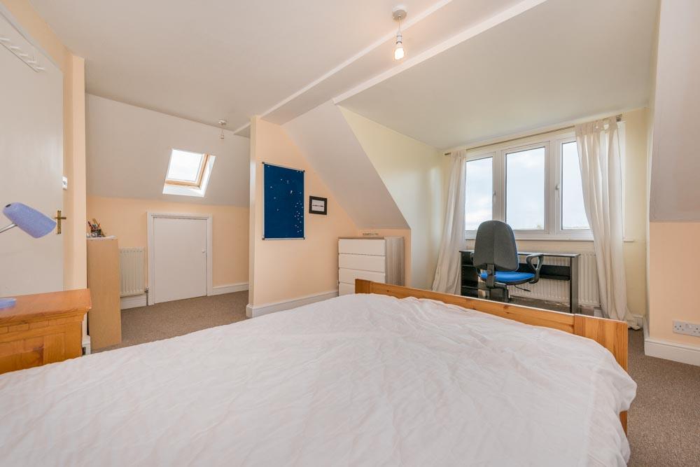 Flat Staverton Road in Greater London