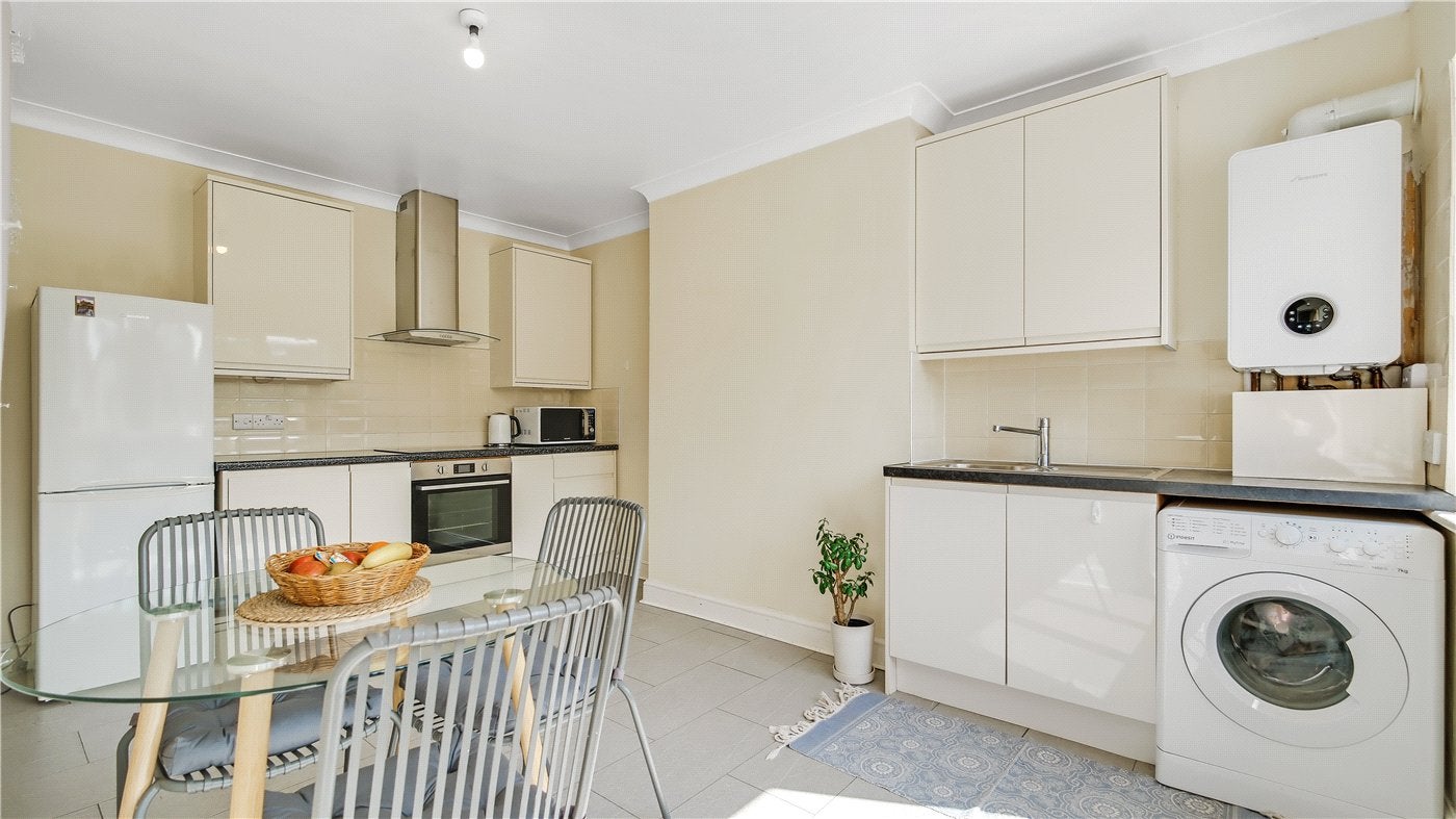 Flat Staverton Road in Greater London