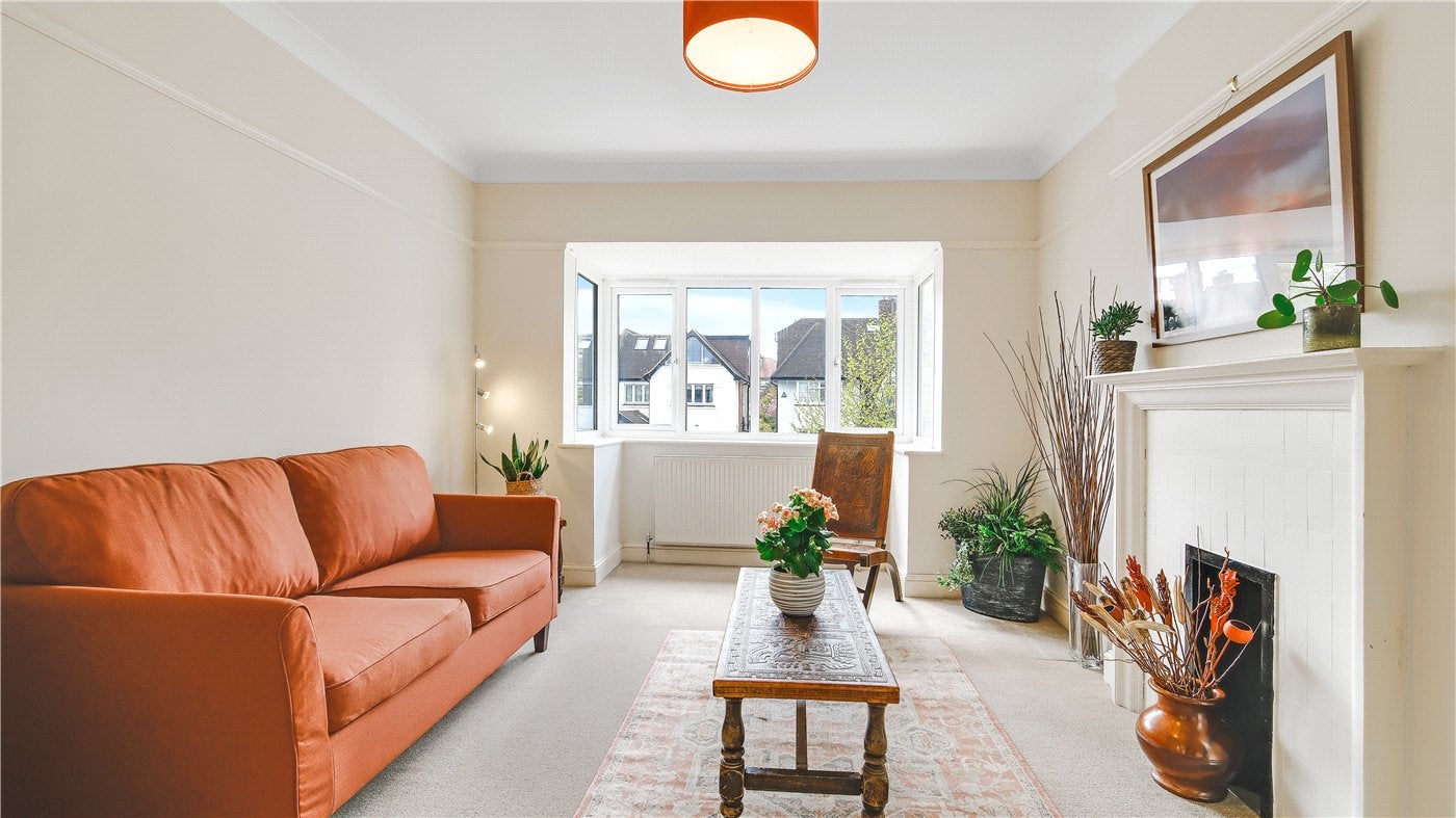 Flat Staverton Road in Greater London