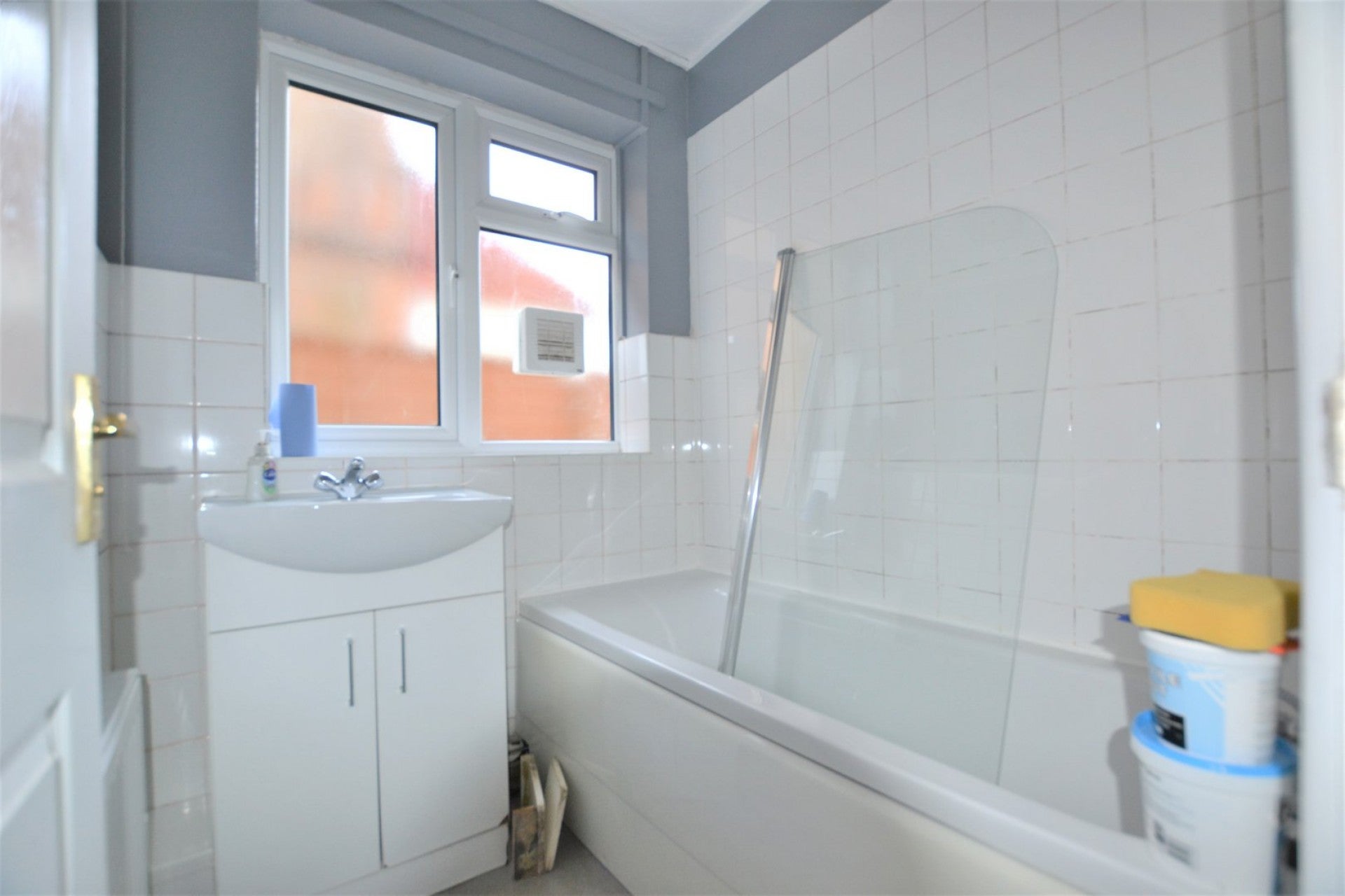 Flat Sutherland Avenue in Rother