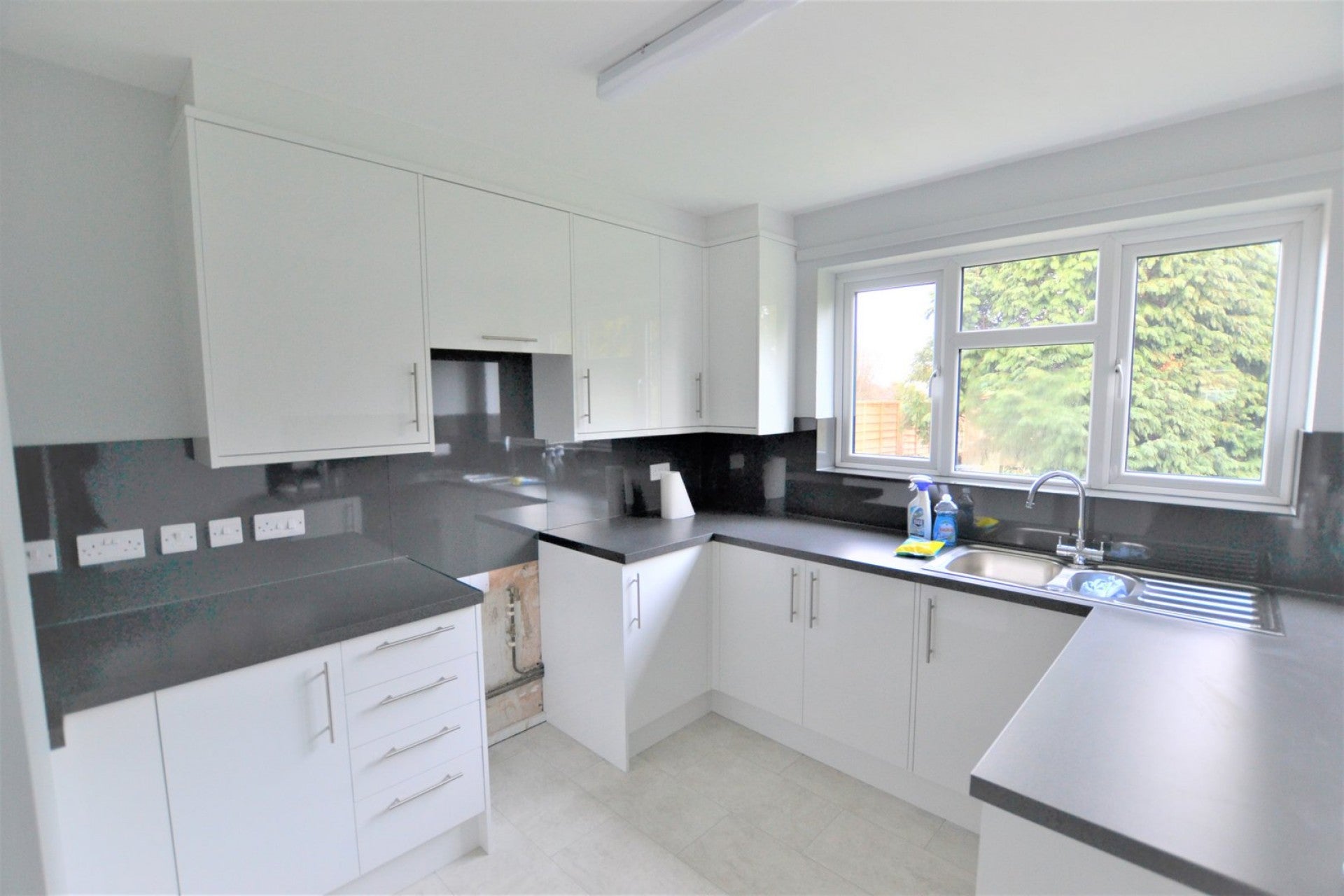 Flat Sutherland Avenue in Rother