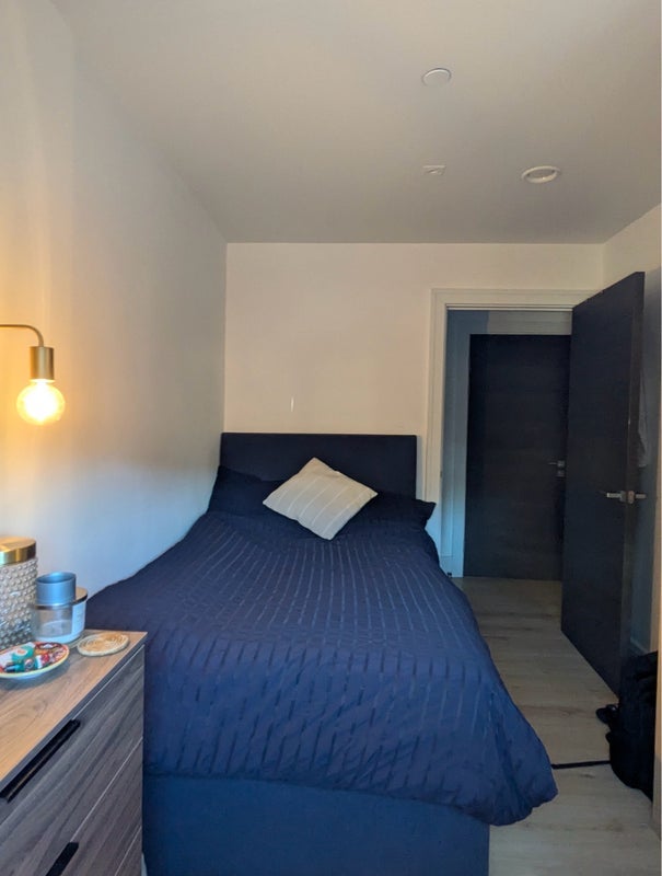 Room North End Road in Greater London