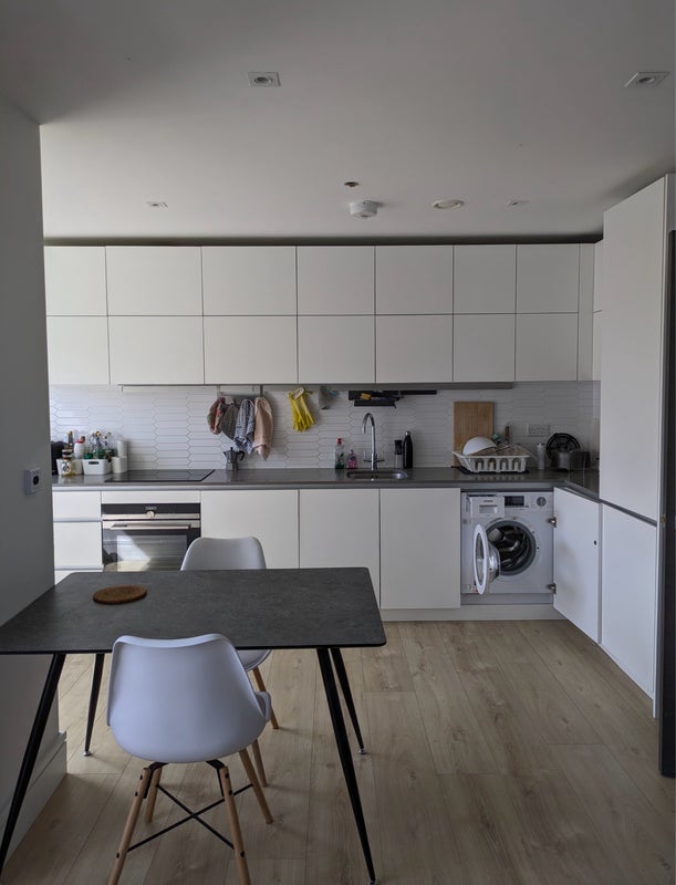 Room North End Road in Greater London