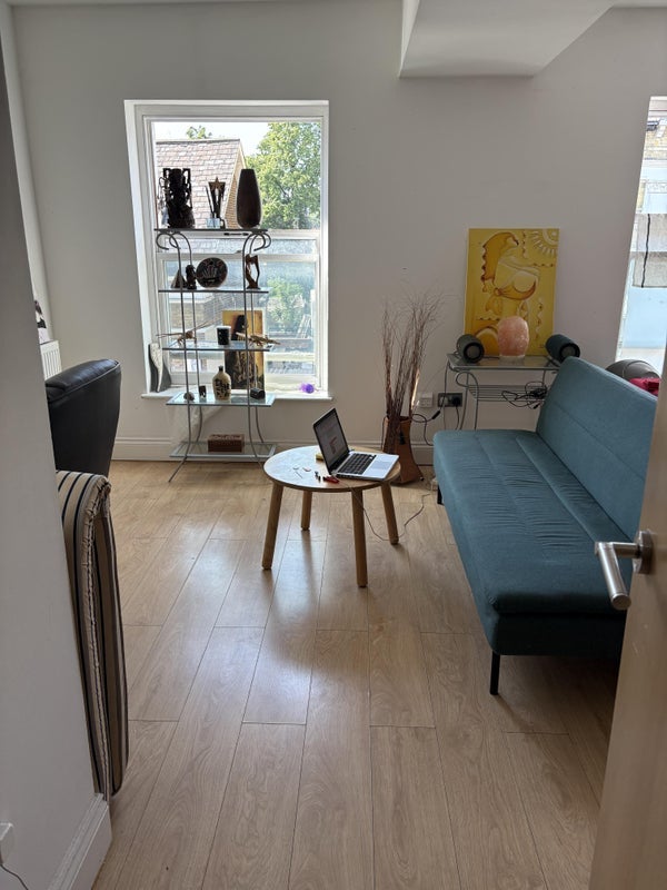 Room High Street in Greater London
