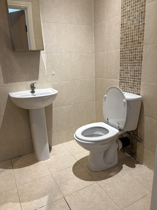 Room High Street in Greater London