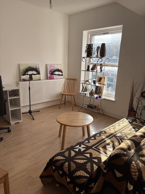 Room High Street in Greater London