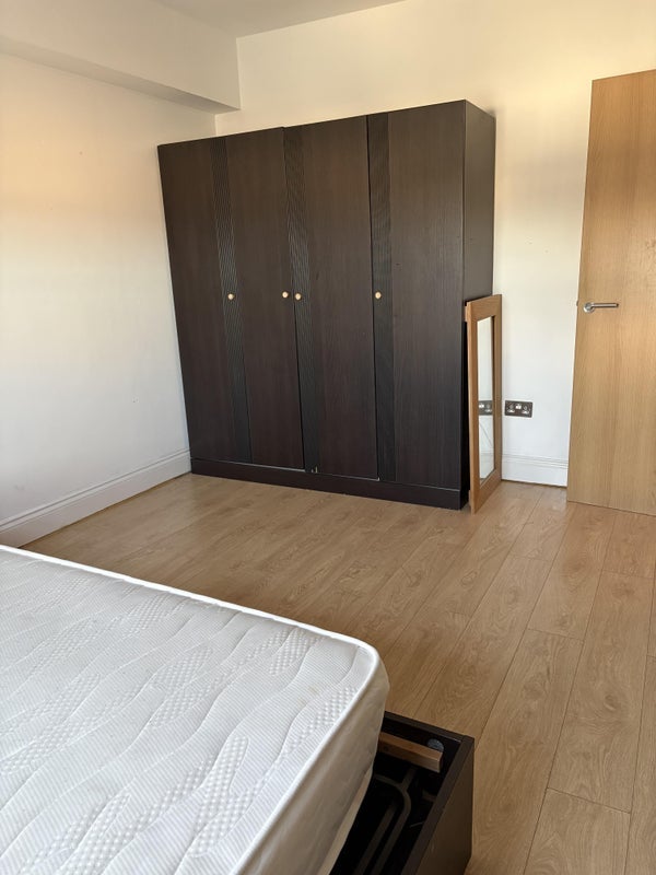 Room High Street in Greater London