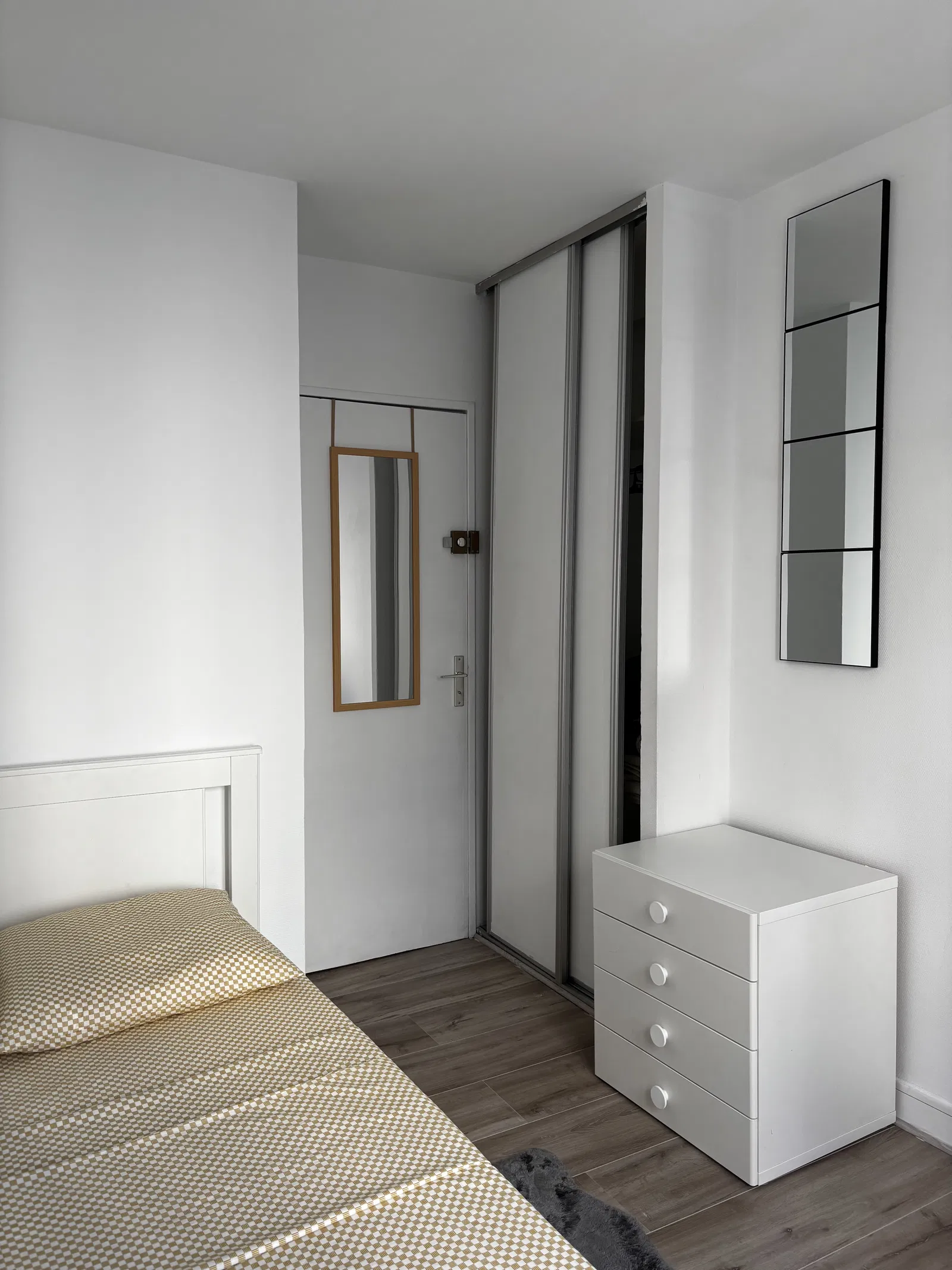 Chambre Rue Vercingétorix à Paris