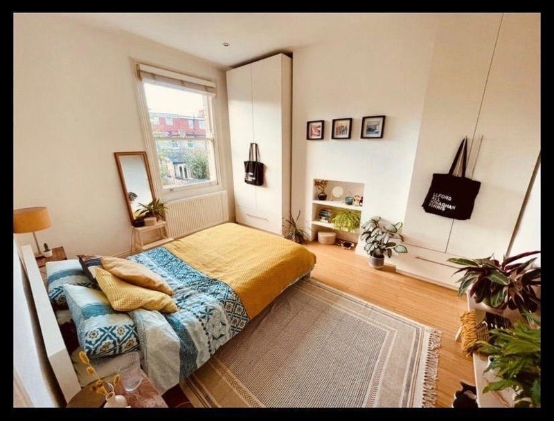 Room Cornwall Avenue in Greater London