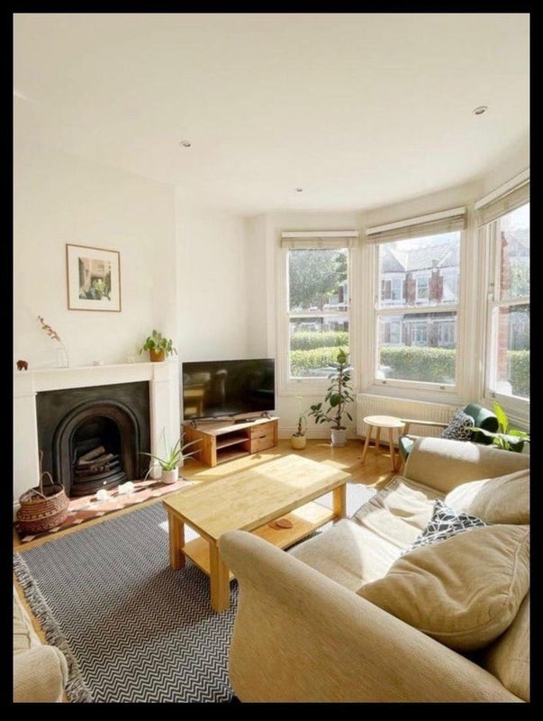 Room Cornwall Avenue in Greater London