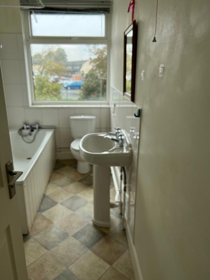 Room Priory Avenue in Taunton