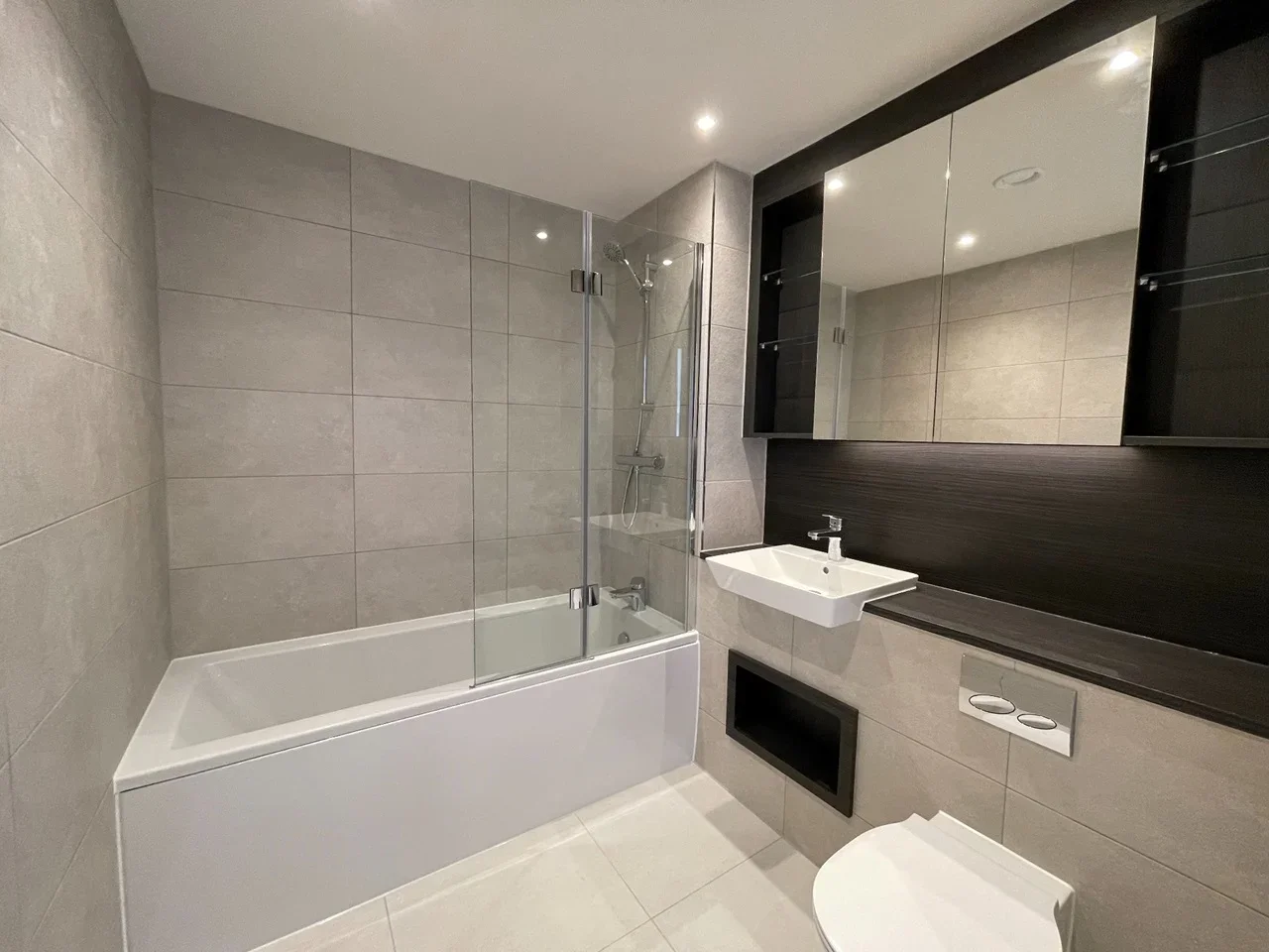 Flat Hargrave Drive in Greater London