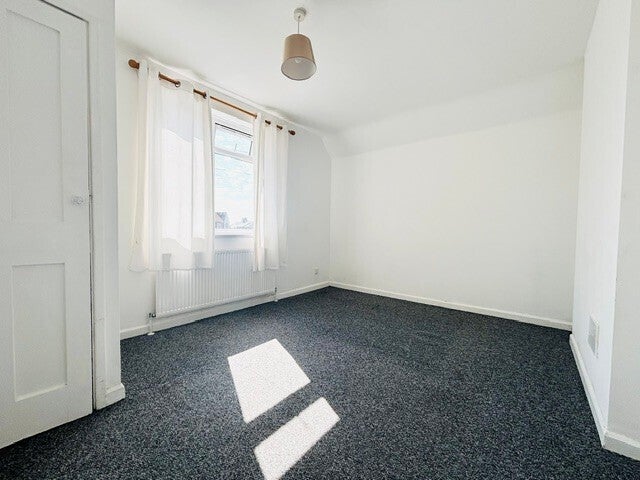 Flat Dilbridge Road East in Colchester