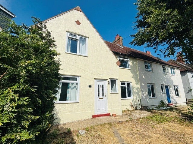 Flat Dilbridge Road East in Colchester