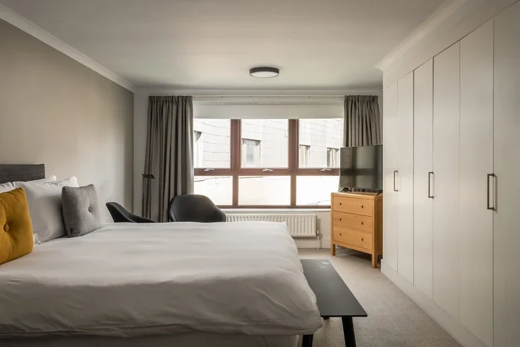 Flat Kensington High Street in Greater London