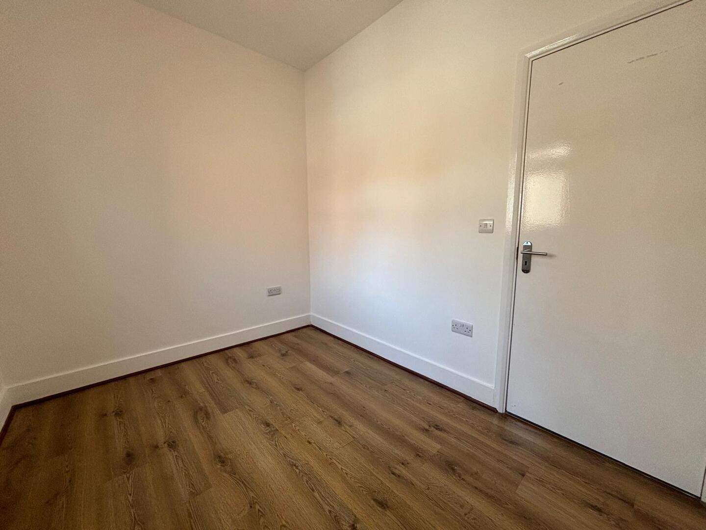 Flat Cranbrook Road in Greater London