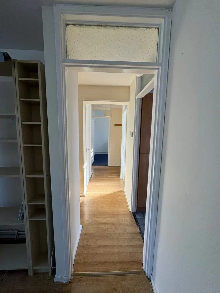 Flat Grant Road in Greater London