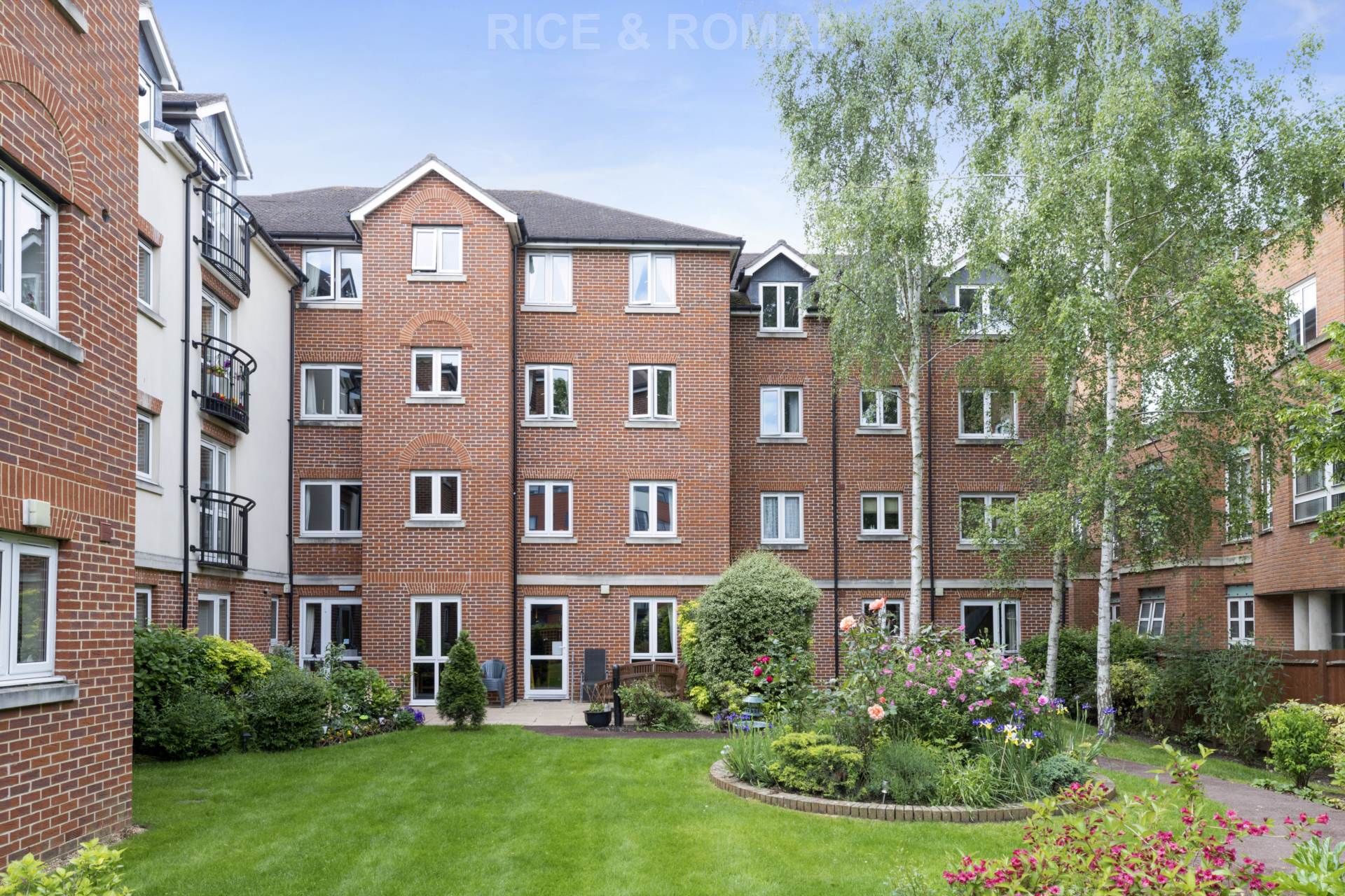 Flat The Parade in Epsom and Ewell