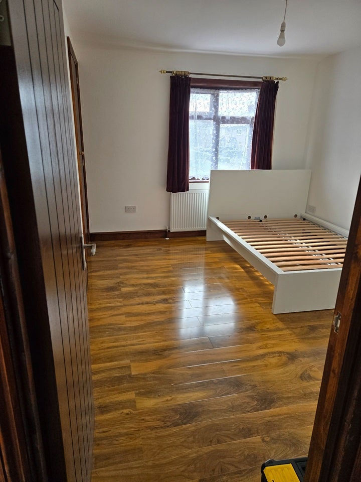 Room Vincent Road in Greater London