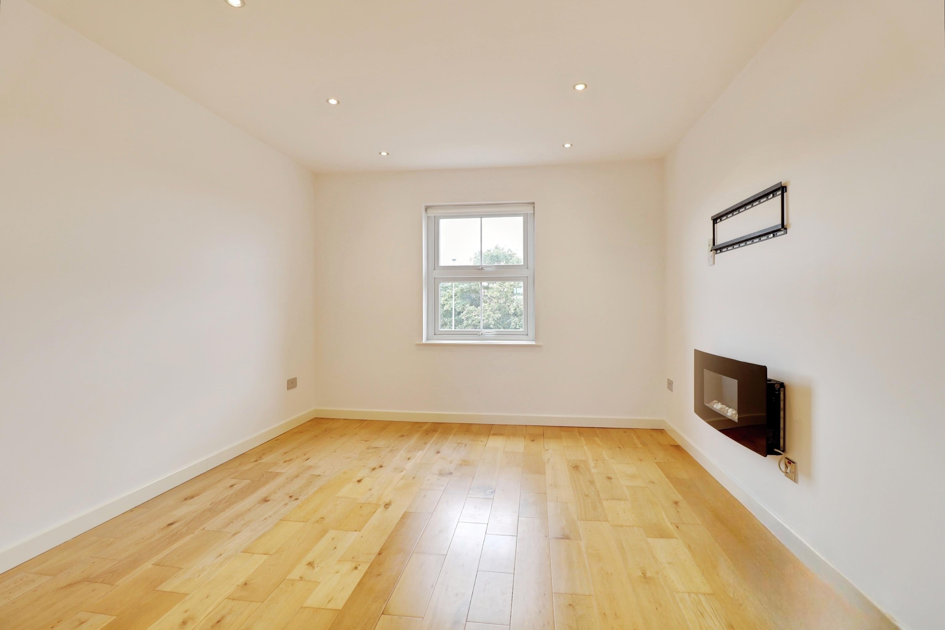 Flat Tallow Gate in Chelmsford