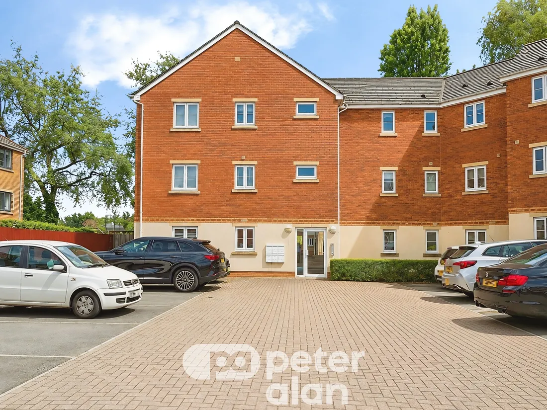 Flat Pipkin Close in Cardiff