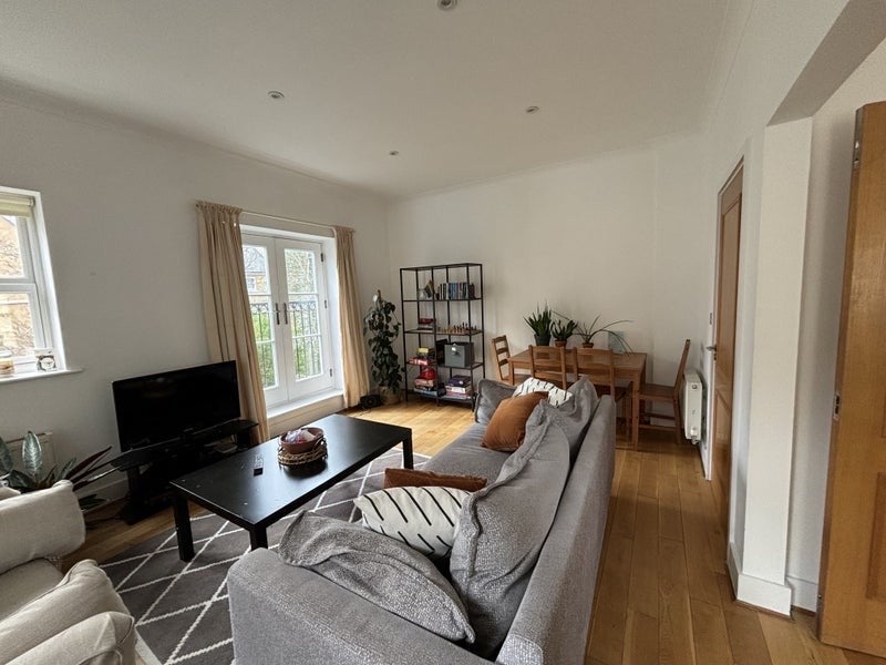 Room Caledonian Square in Greater London