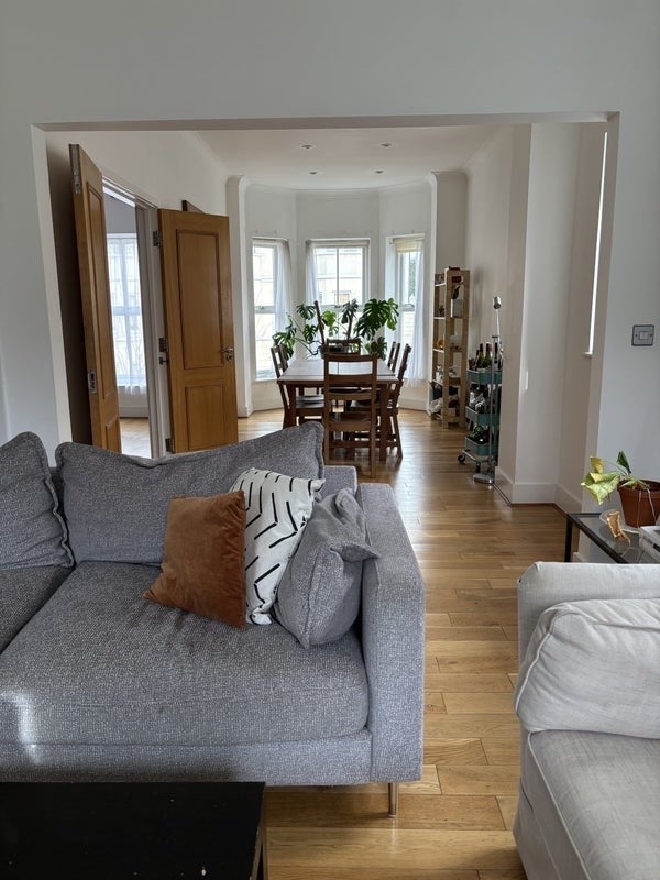 Room Caledonian Square in Greater London