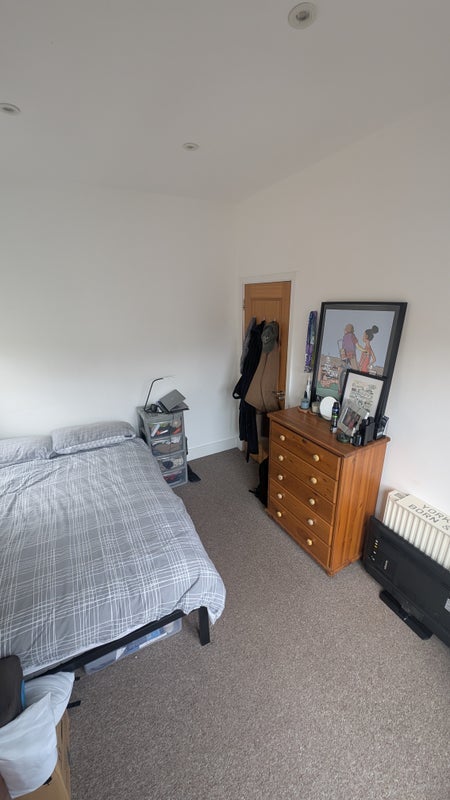 Room Caledonian Square in Greater London