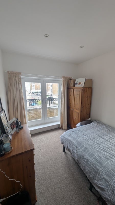 Room Caledonian Square in Greater London