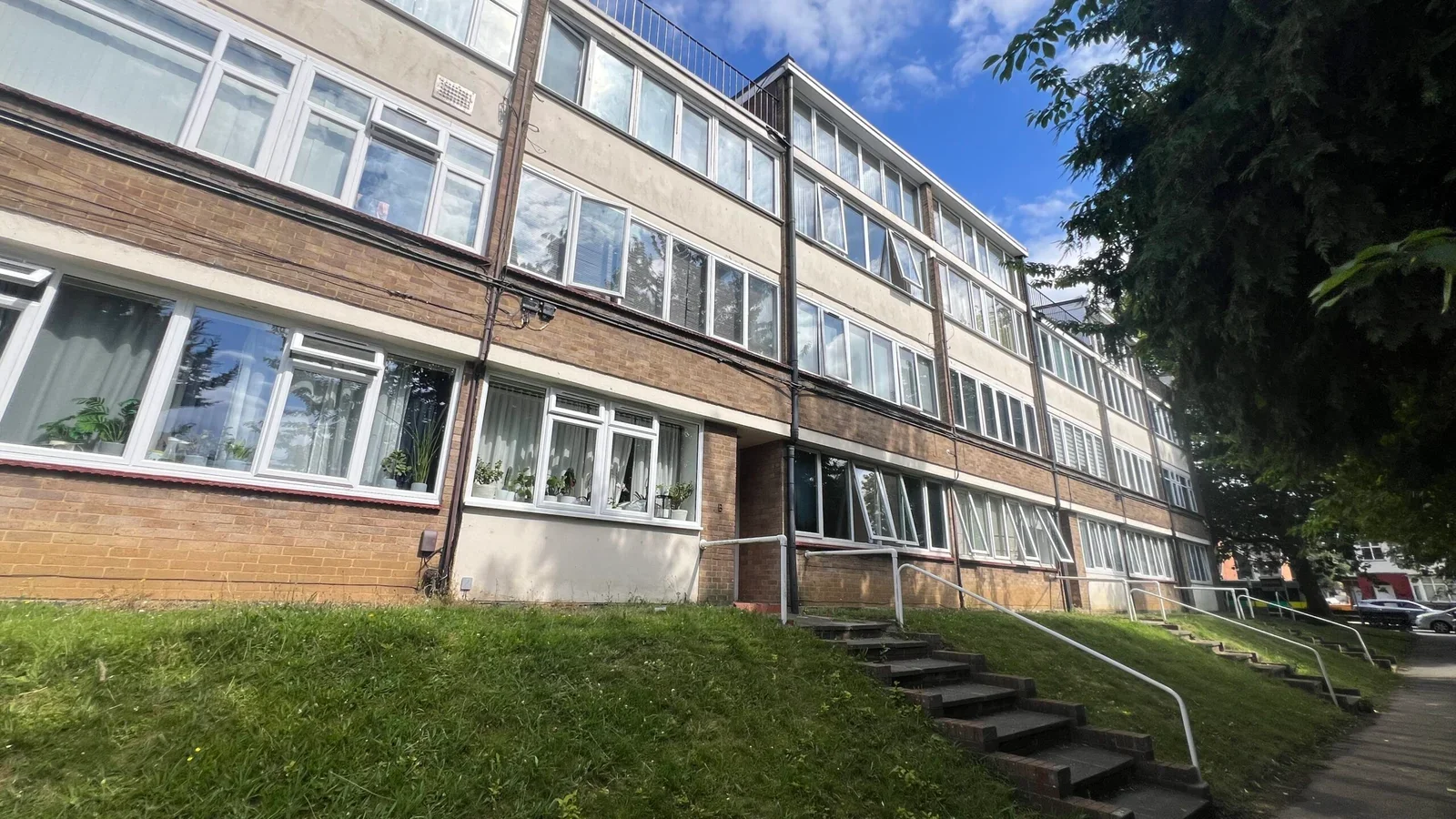 Flat Dunstable Road in Lewsey Farm