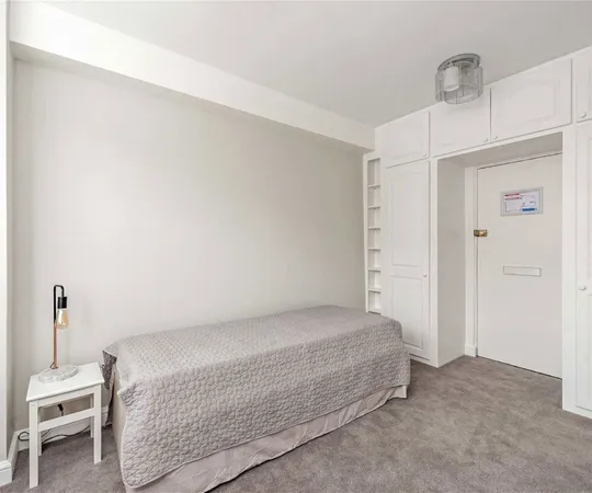 Flat Sloane Avenue in Greater London