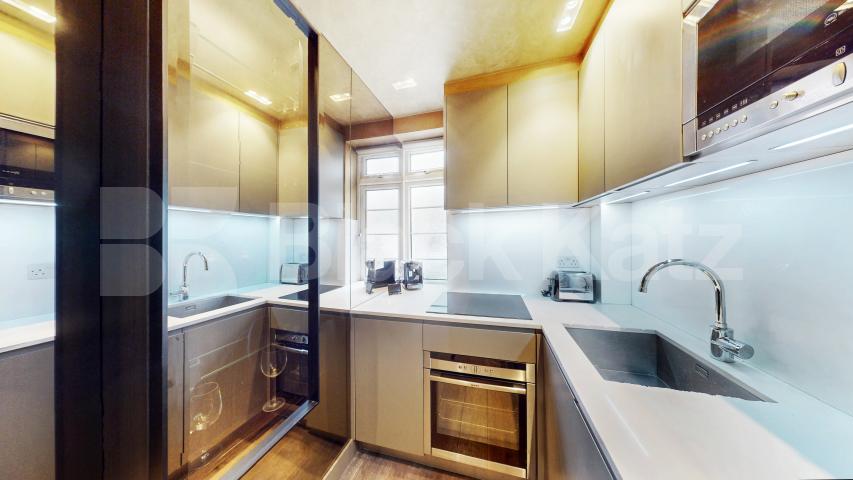 Flat Iverson Road in Greater London