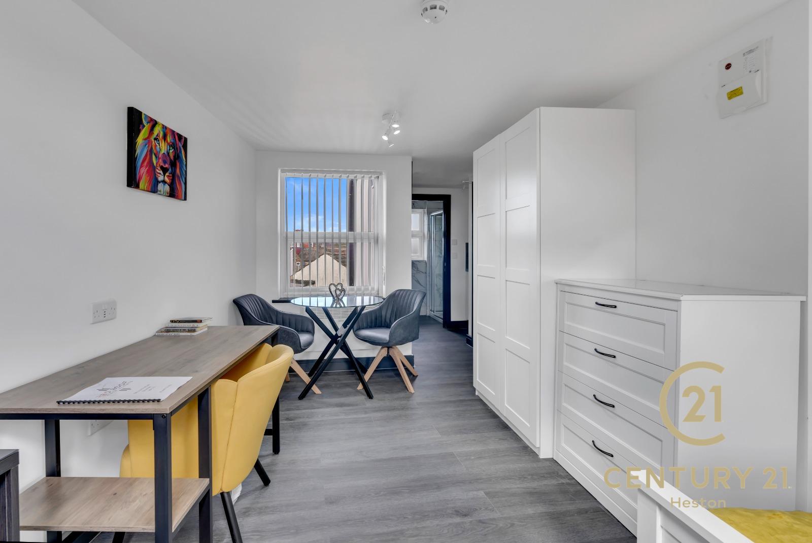 Room Allenby Road in Greater London
