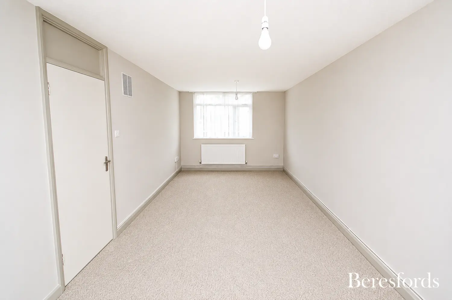 Flat Burnell Walk in Brentwood