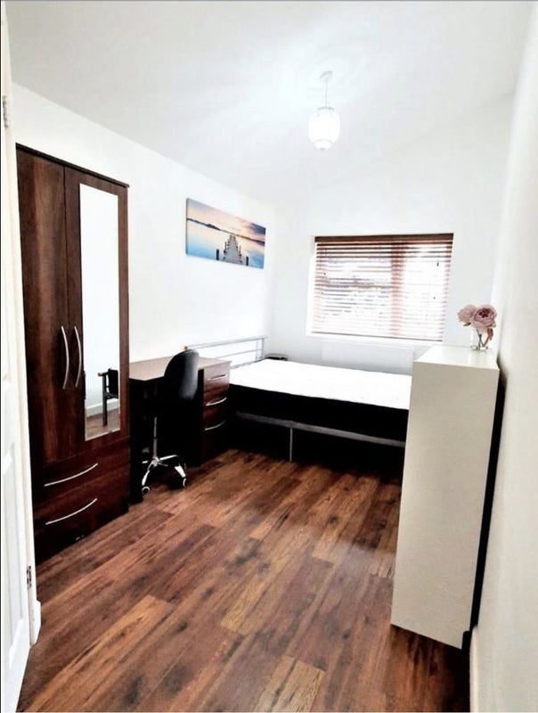 Room Prior Deram Walk in Coventry