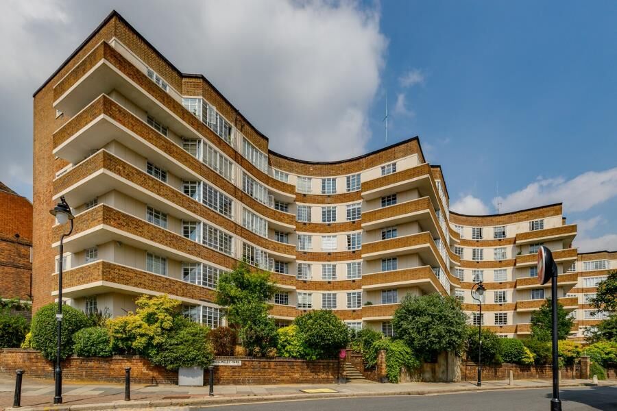 Flat Cholmeley Park in Greater London