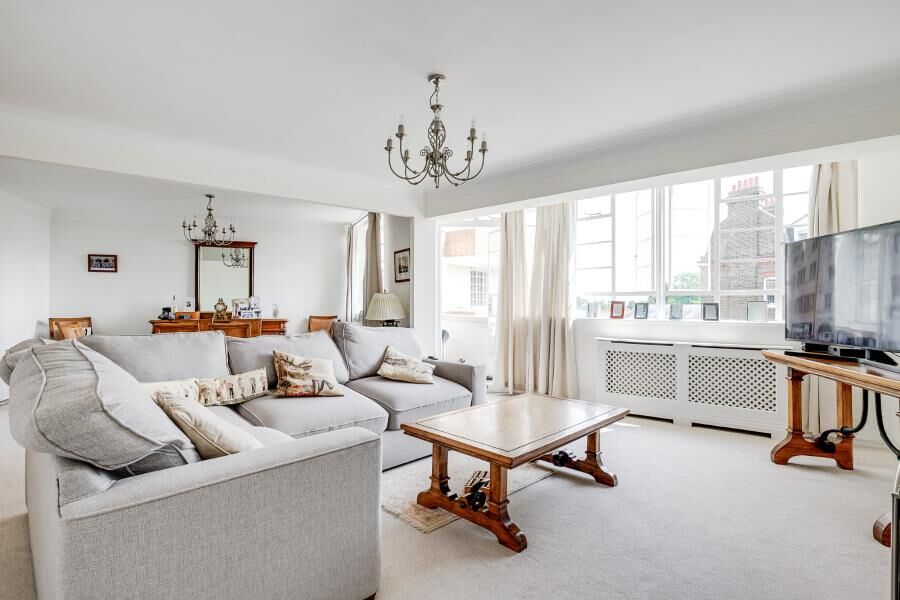Flat Cholmeley Park in Greater London
