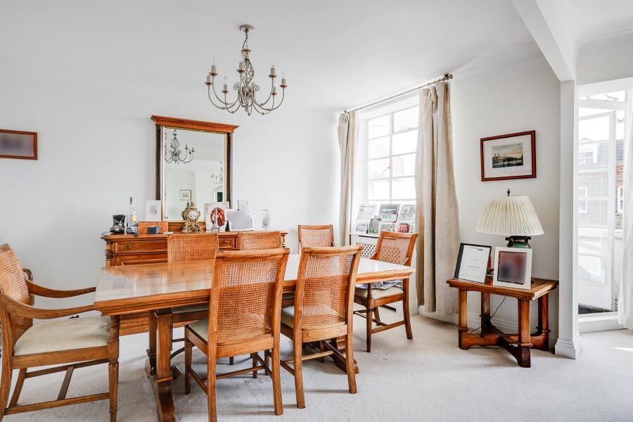 Flat Cholmeley Park in Greater London