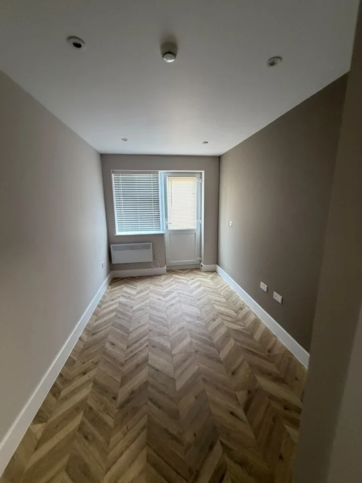 Flat Amberwood Rise in Greater London