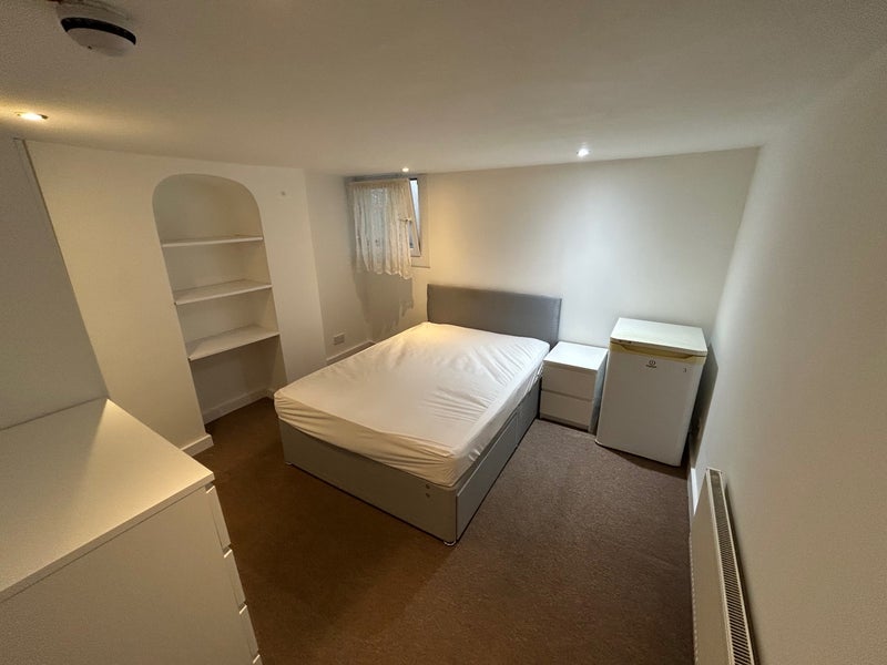 Room Charlton Street in Maidstone